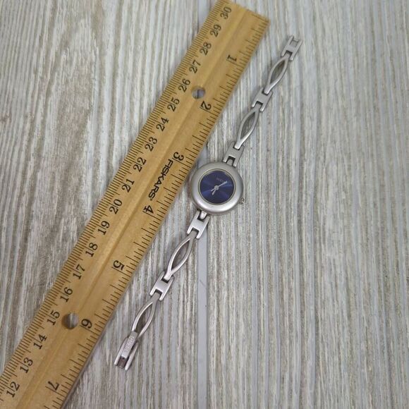 Vintage Guess Womens Silver Tone Chain Link Fashion Watch Blue Face 6.25" Long - Picture 8 of 8